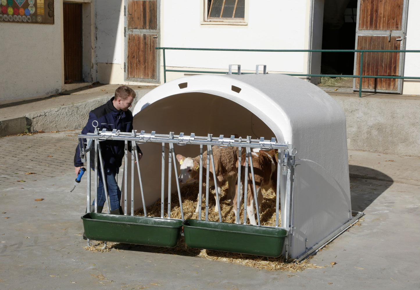 CalfHouse Premium XL z rešetko za krmo