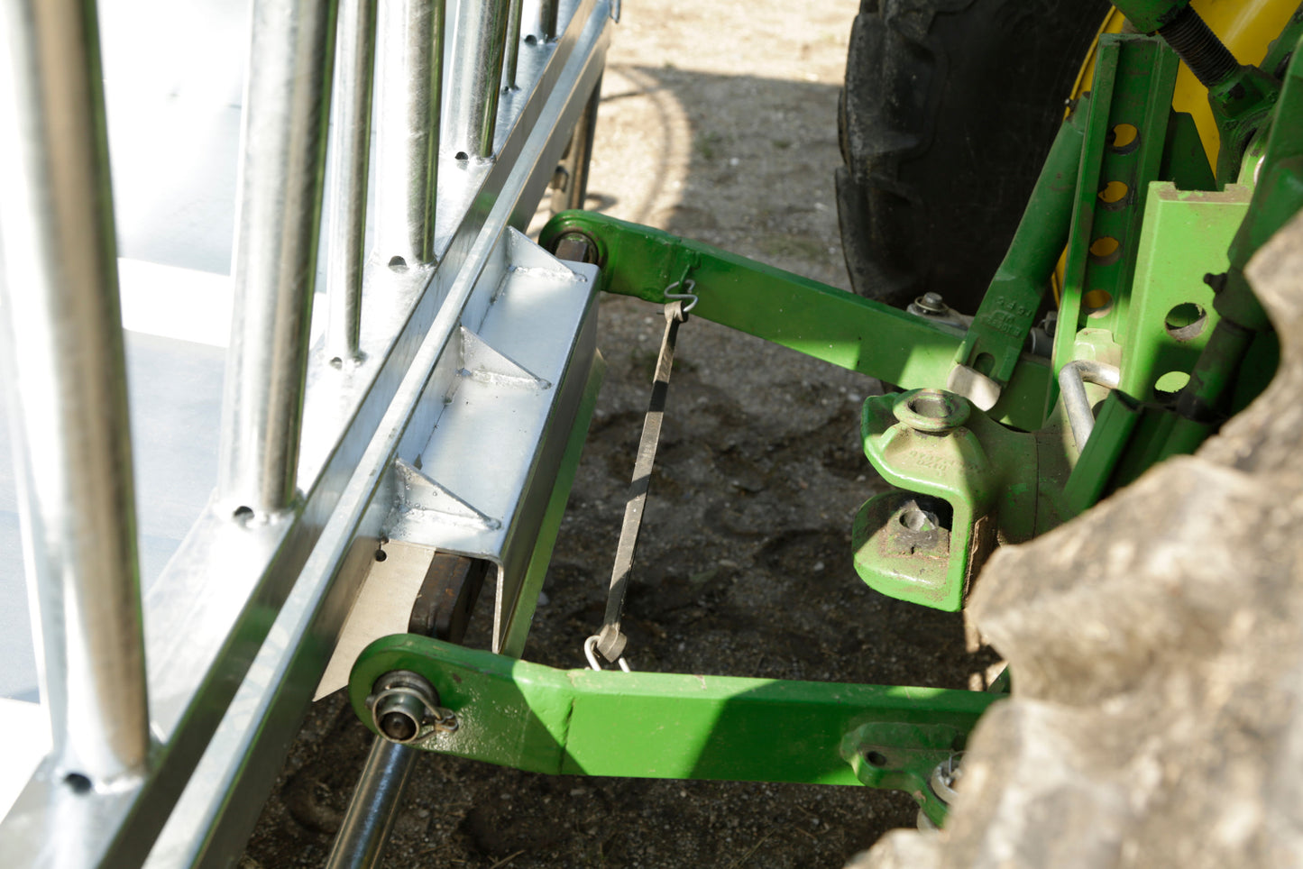 JASLI za bale za 12 živali  - 2,3×2,3×2,5m samozaporne