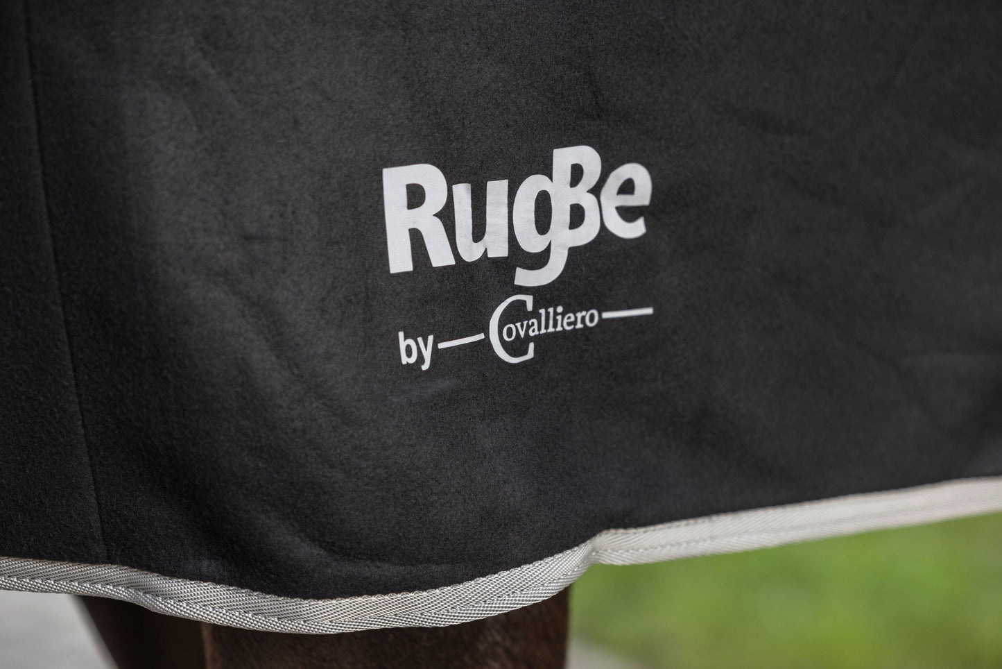Odeja iz flisa RugBe Economic crna, 115 cm