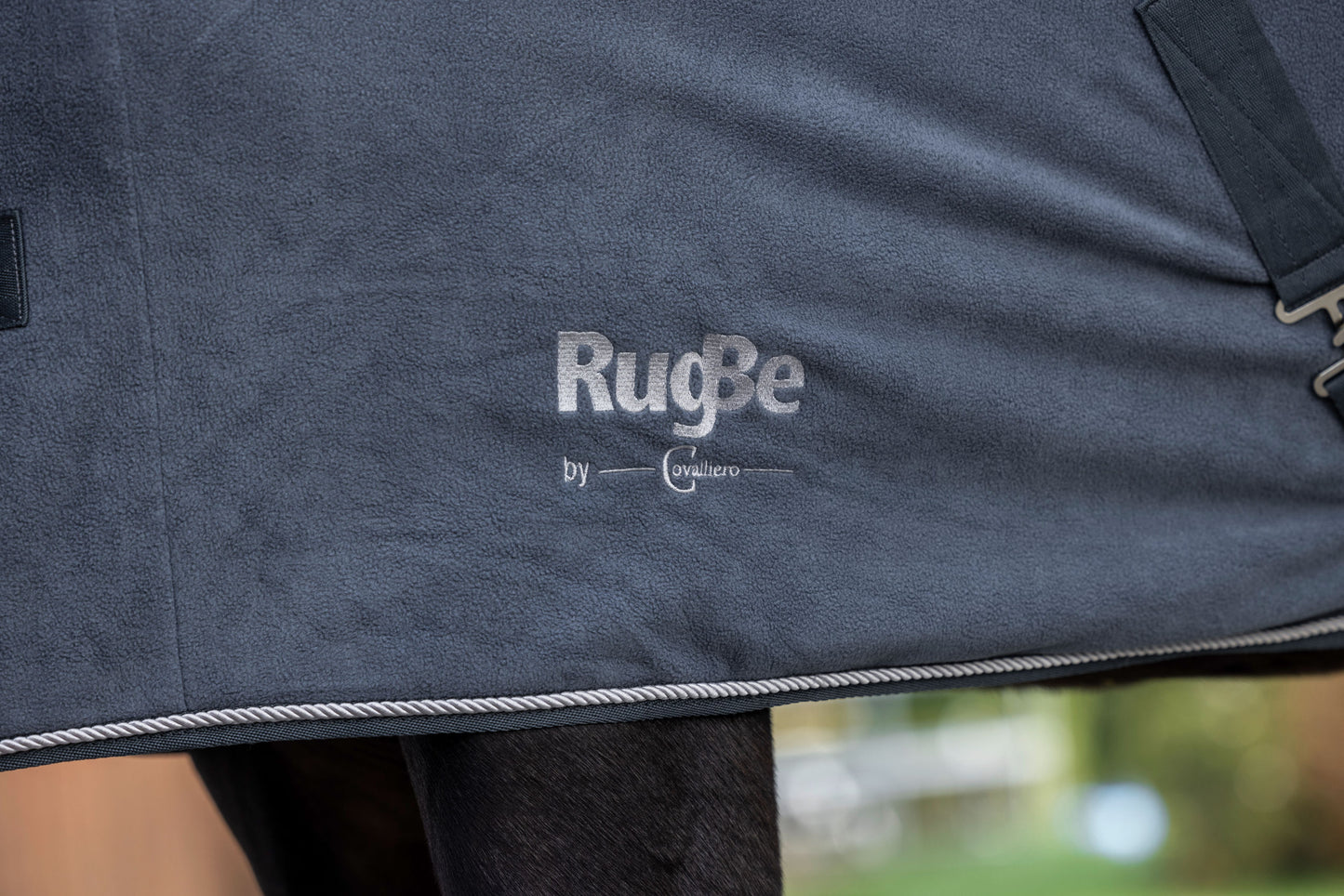 Odeja iz flisa RugBe Royal graphite, 125 cm
