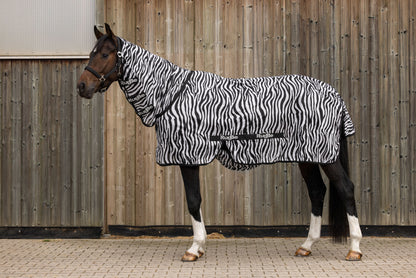 Leteca preproga zebra, vkljucno z vratnim delom, 155
