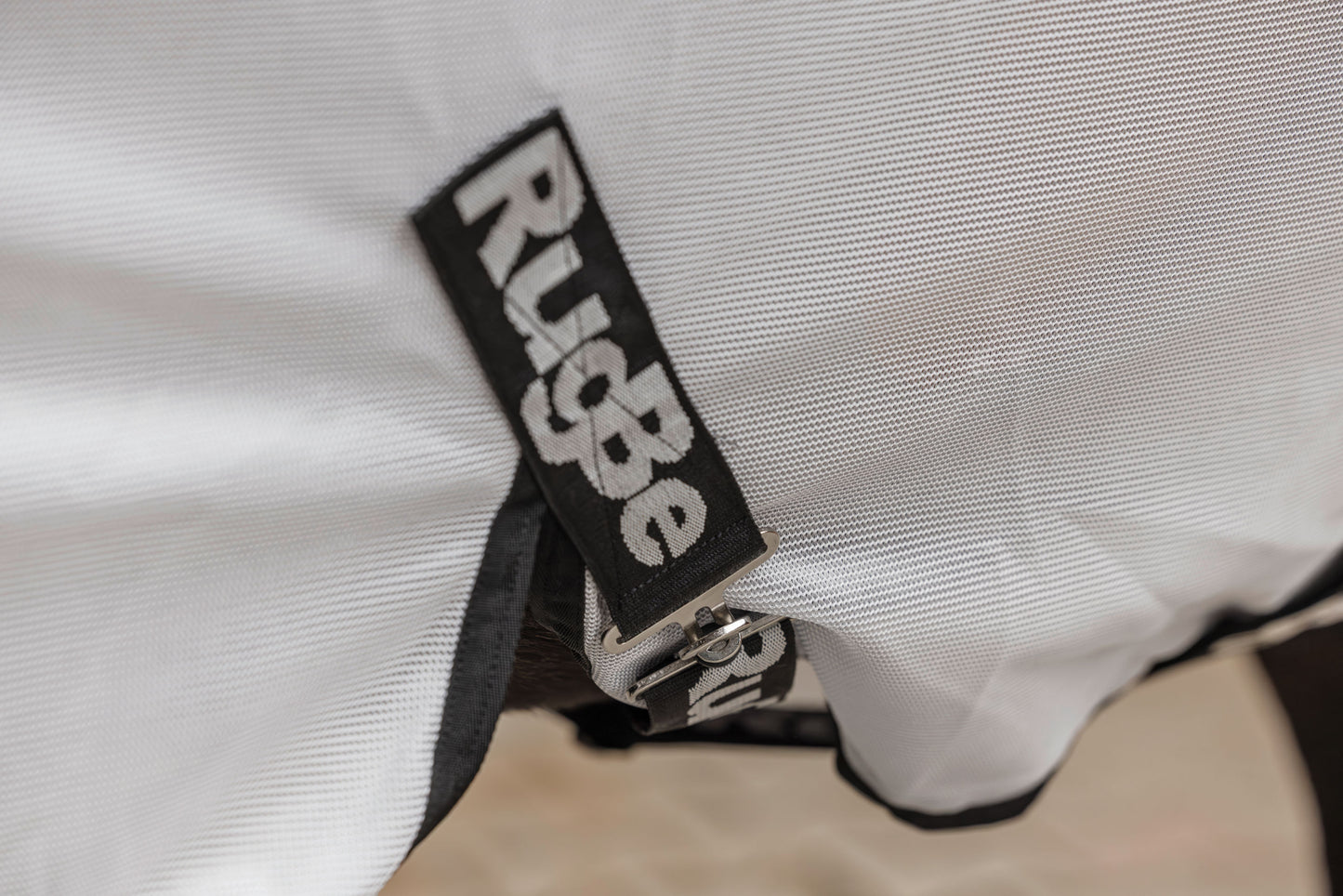 RugBe SuperFly muhasta preproga z vratnim delom,