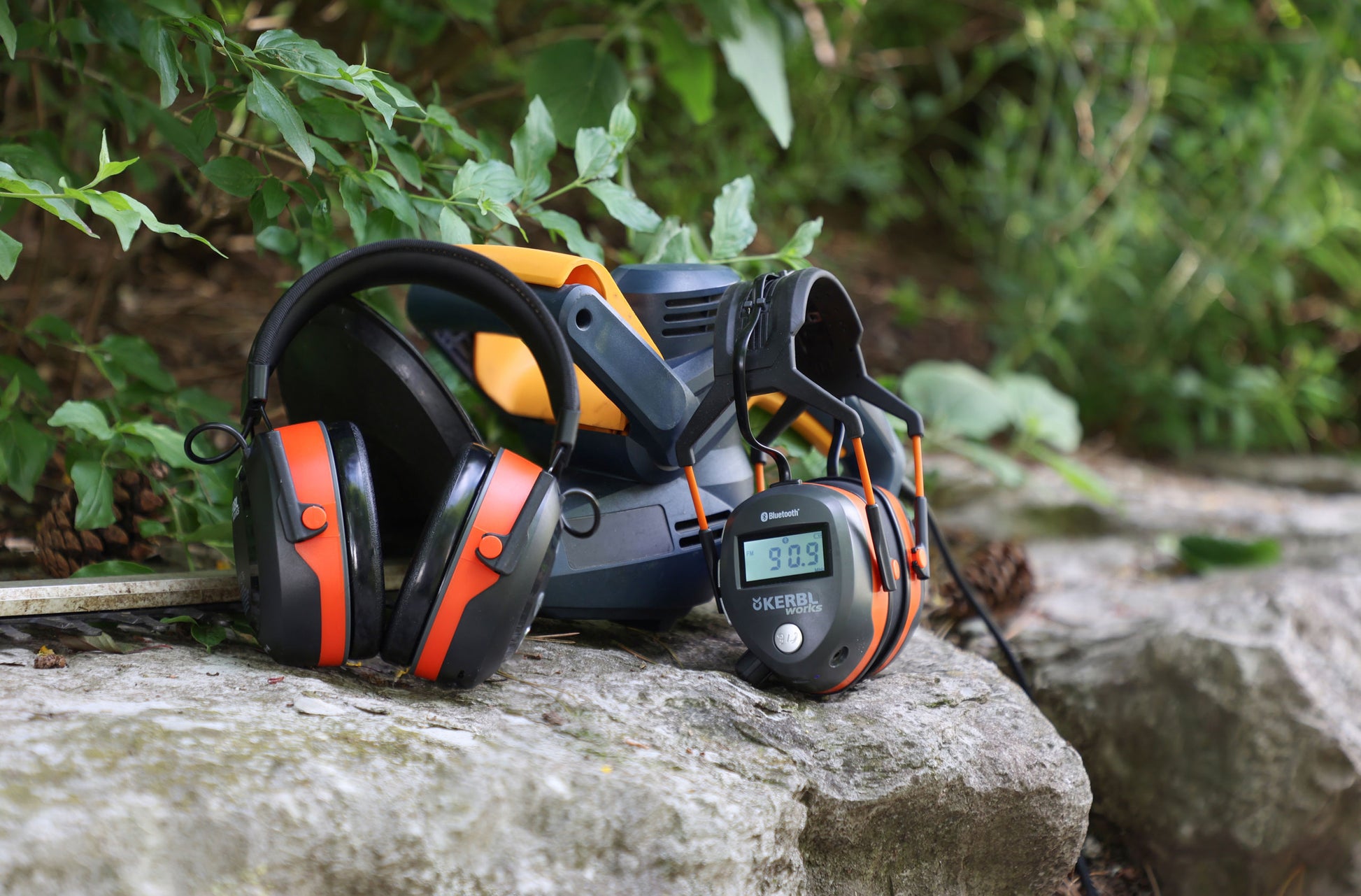 Kerbl Works Connect BT|FM Glušniki z radijem z Bluetooth
