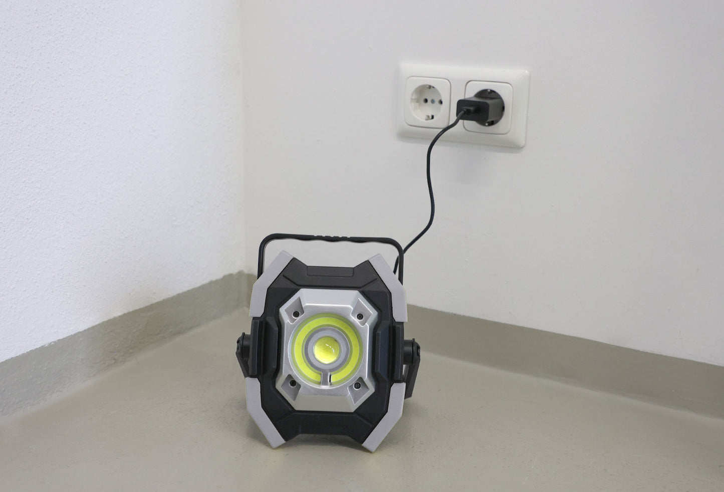 Mobilni LED-reflektor WorkFire 2 500 hybrid