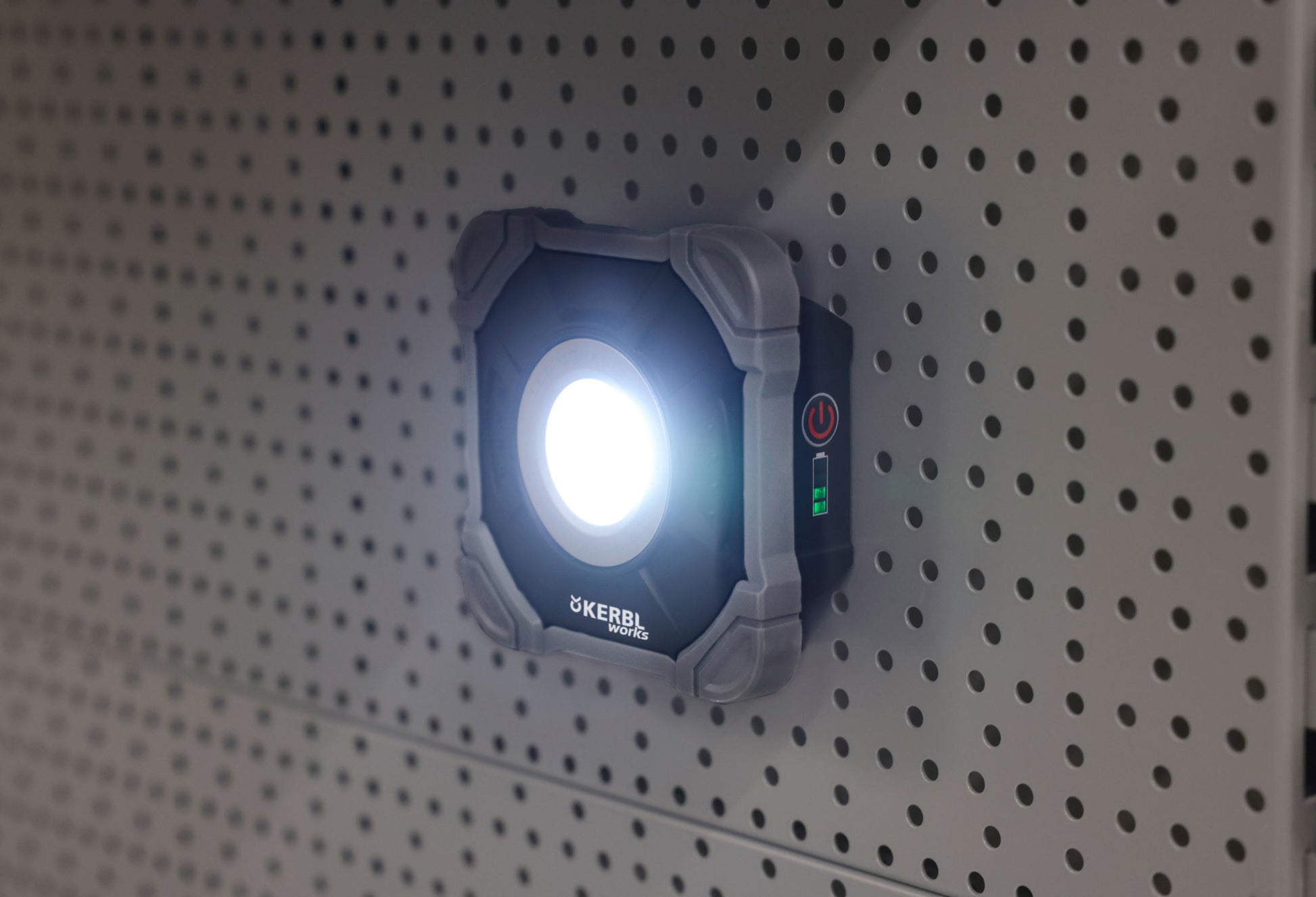 Mobilni LED reflektor WorkFire polnilna, 2200 lumnov, 4,0 Ah