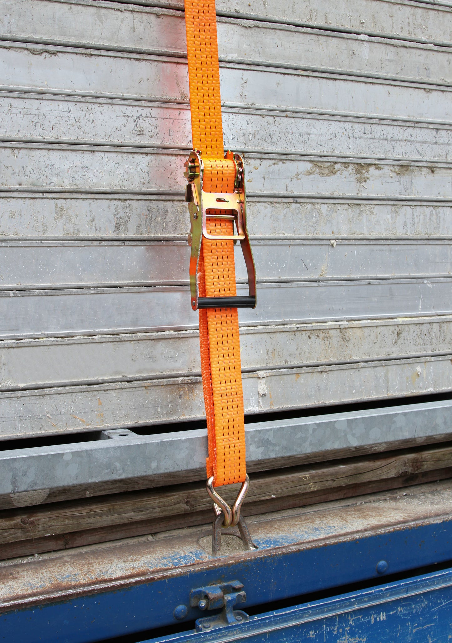 Pritrdilni trak z ragljo, 2-de 2000/4000 kg, oranžna