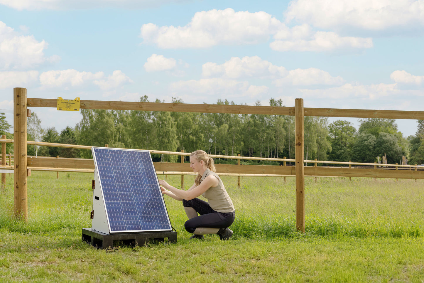 AKO SolarStation L 12V napajalnik za električno o