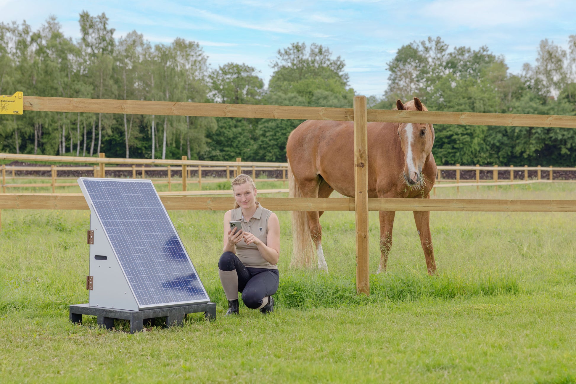 AKO SolarStation L smart 12V napajalnik za električno o