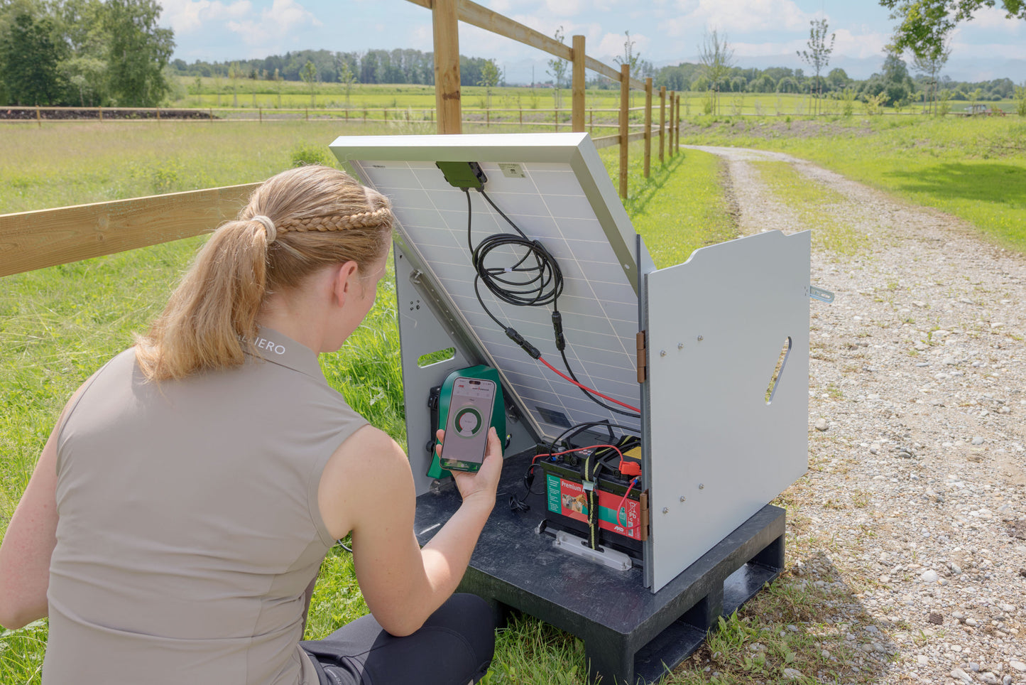 AKO SolarStation L smart 12V napajalnik za električno o