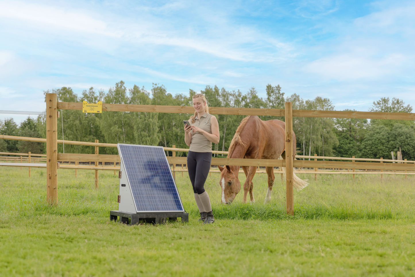 AKO SolarStation L smart 12V napajalnik za električno o