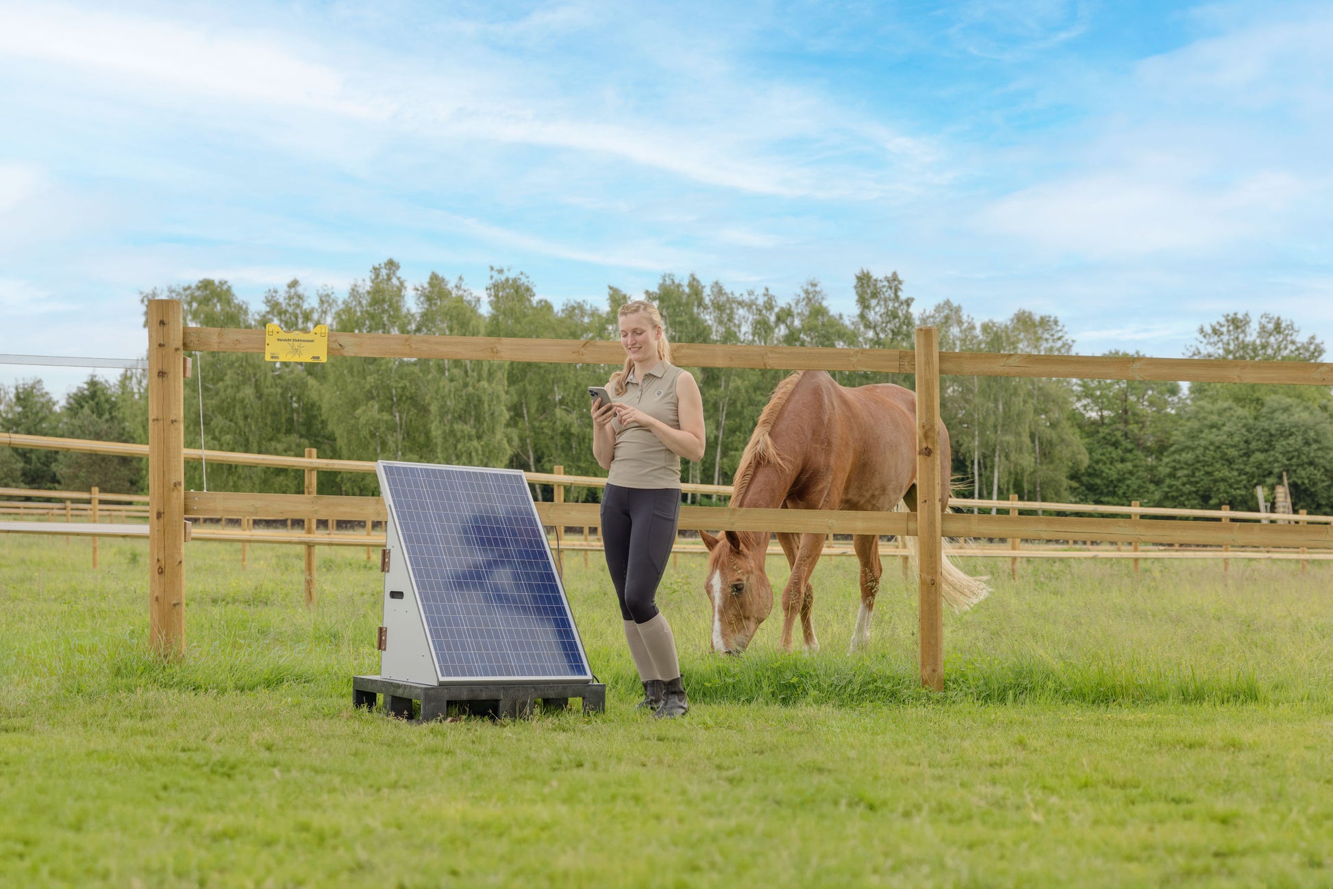 AKO SolarStation L smart 12V napajalnik za električno o