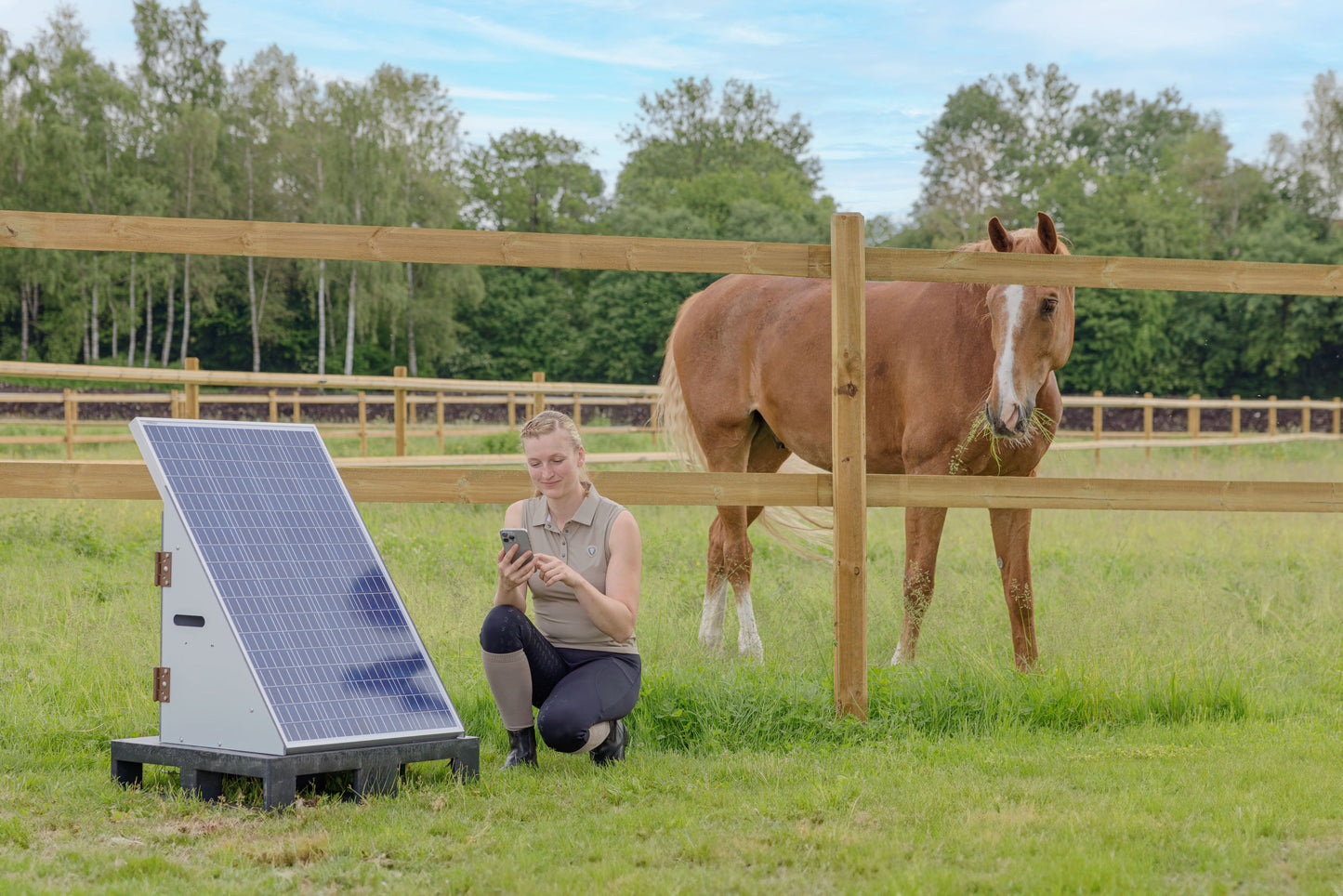 AKO SolarStation L smart 12V napajalnik za električno o