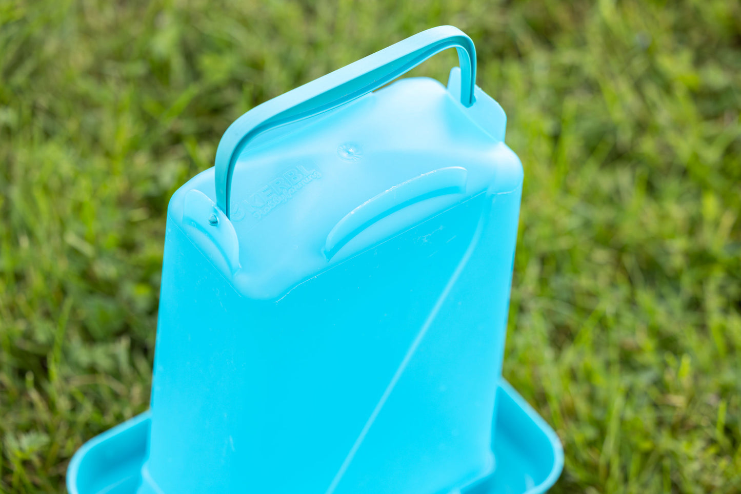 Napajalnik za perutnino 5,5 l pravokotna, plastična
