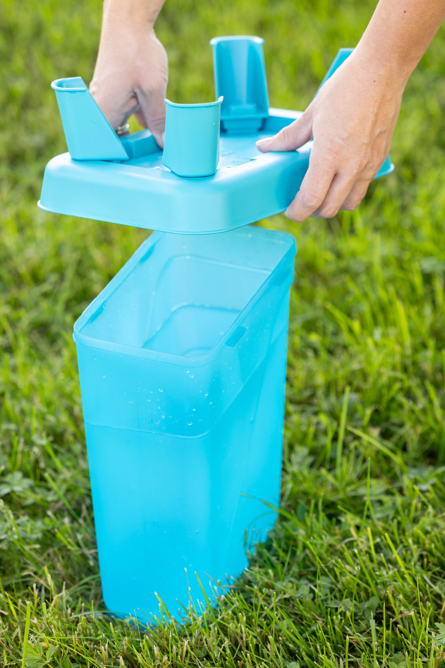 Napajalnik za perutnino 5,5 l pravokotna, plastična