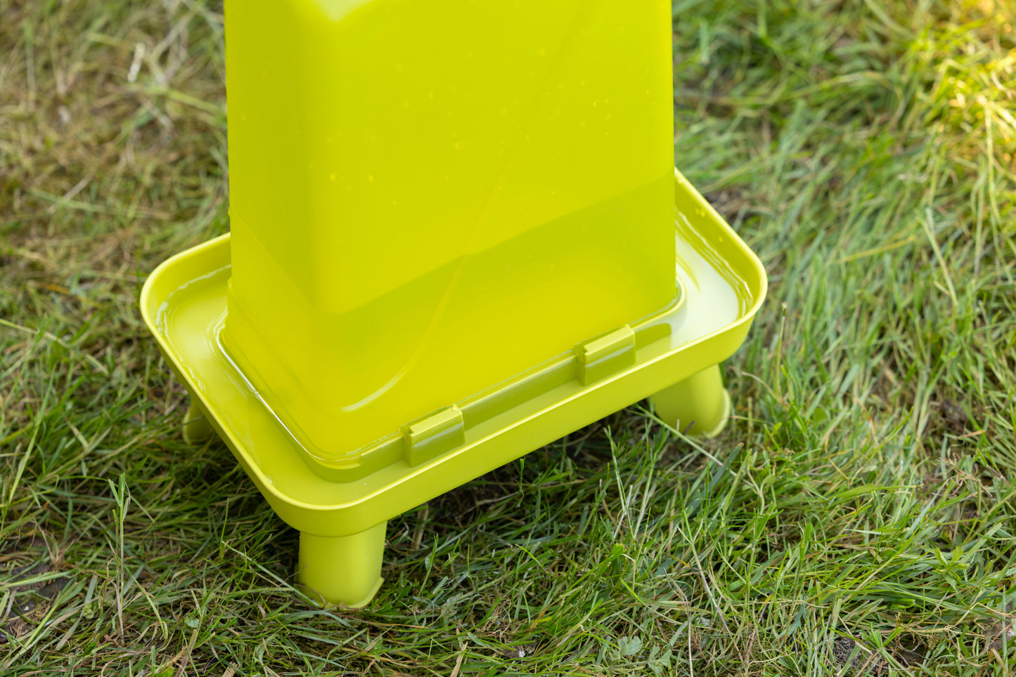 Napajalnik za perutnino 5,5 l pravokotna, plastična