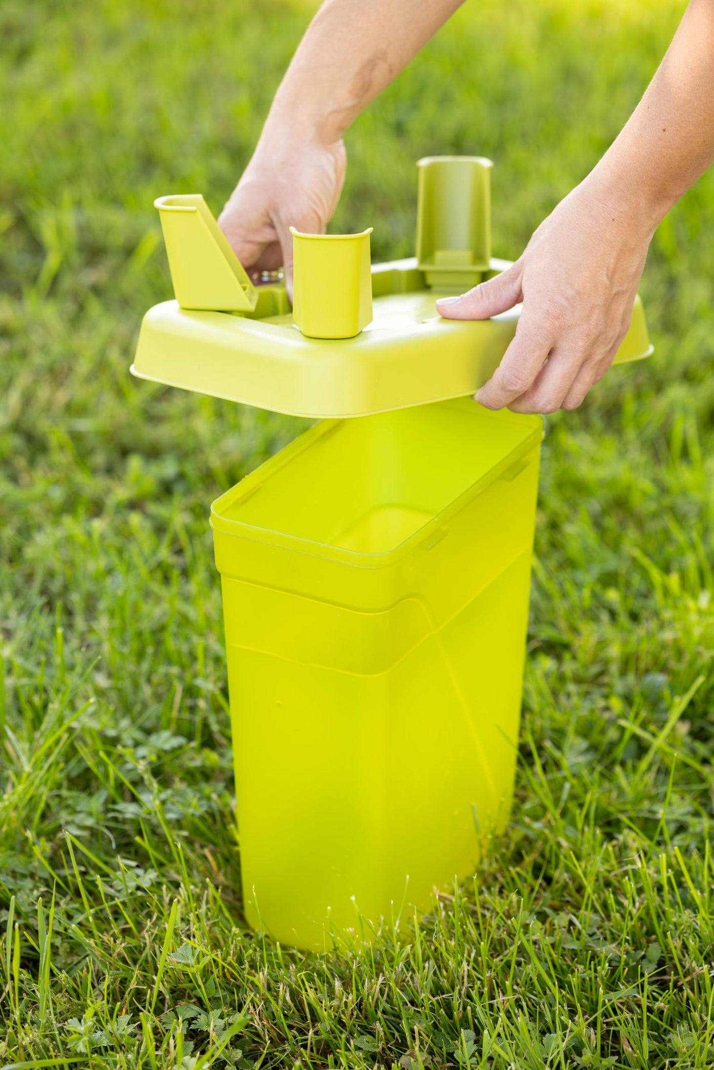 Napajalnik za perutnino 5,5 l pravokotna, plastična