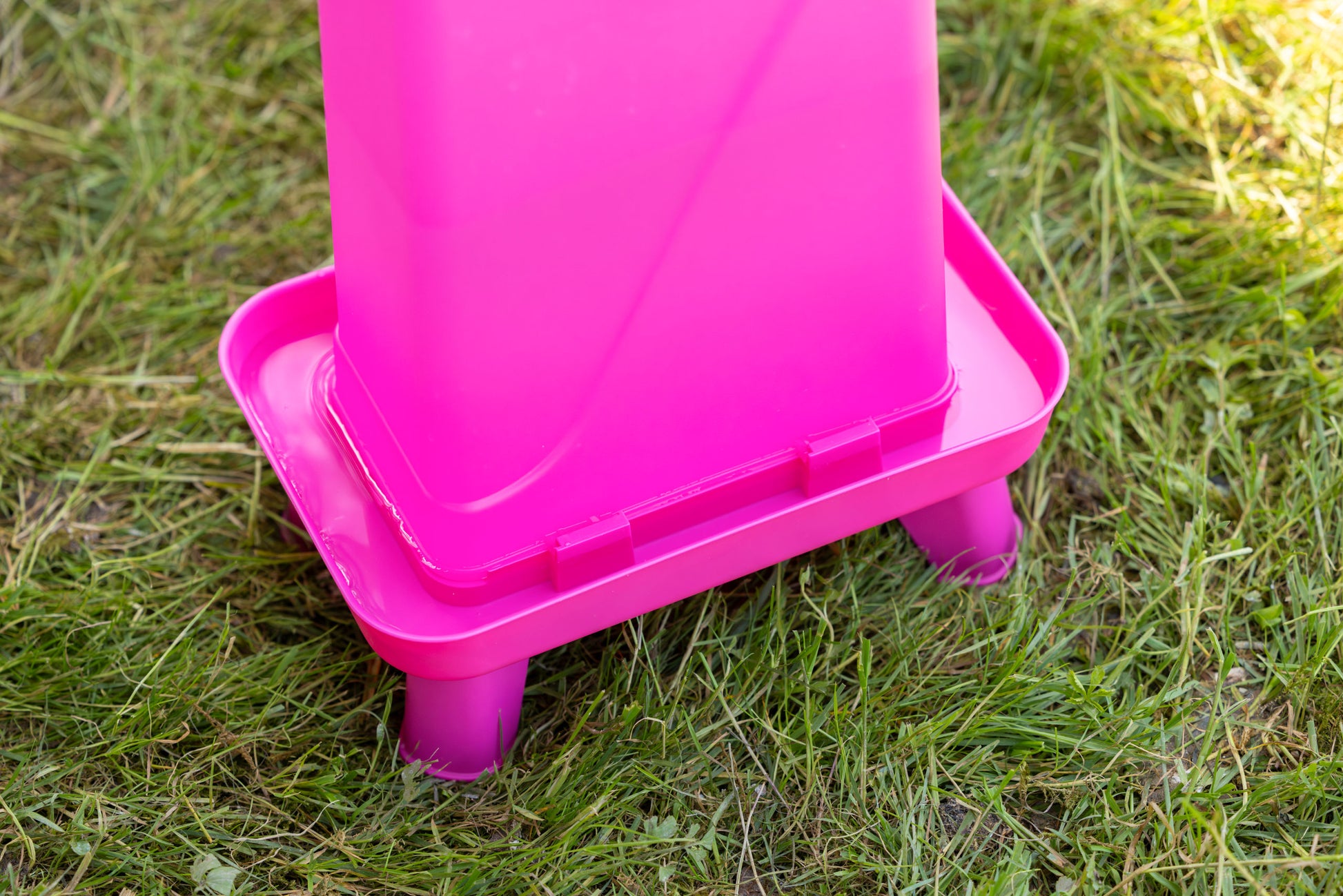 Napajalnik za perutnino 5,5 l pravokotna, plastična