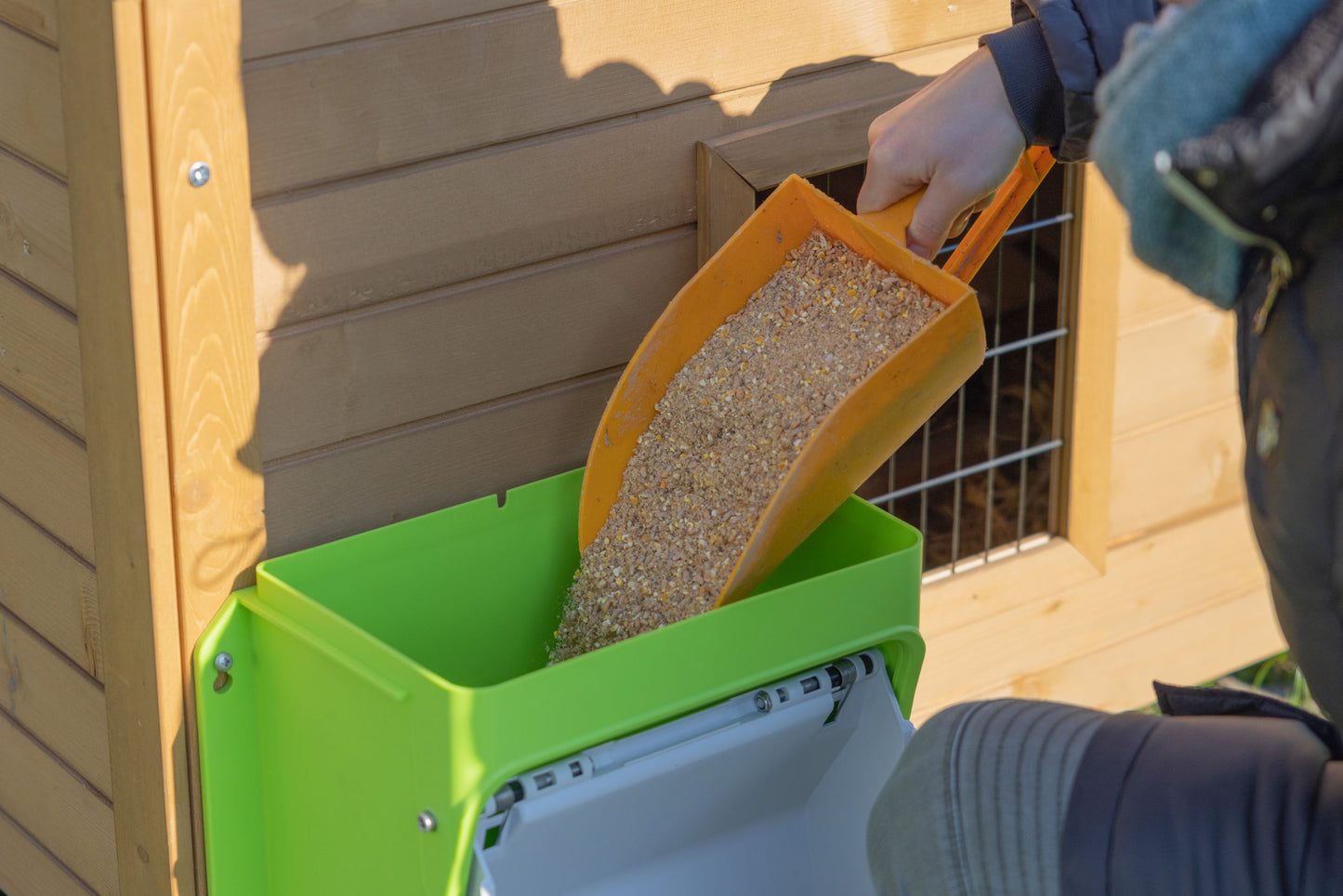 Napajalnik SmartCoop z zašcitno loputo, 7,5 kg