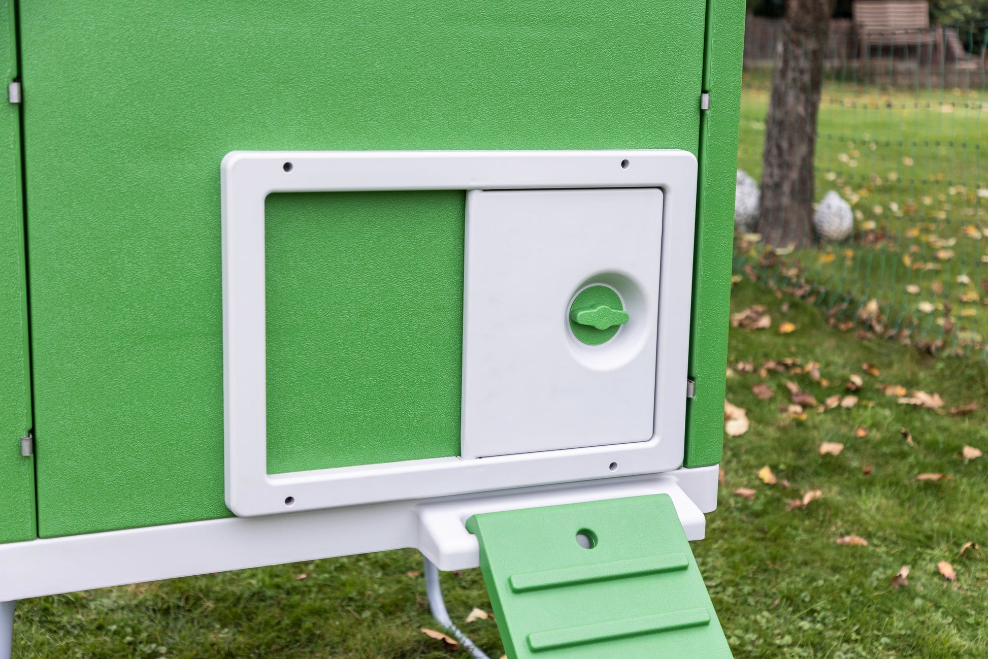 Mobile Coop - umetna masa 119X96x162 cm, 2 kartona