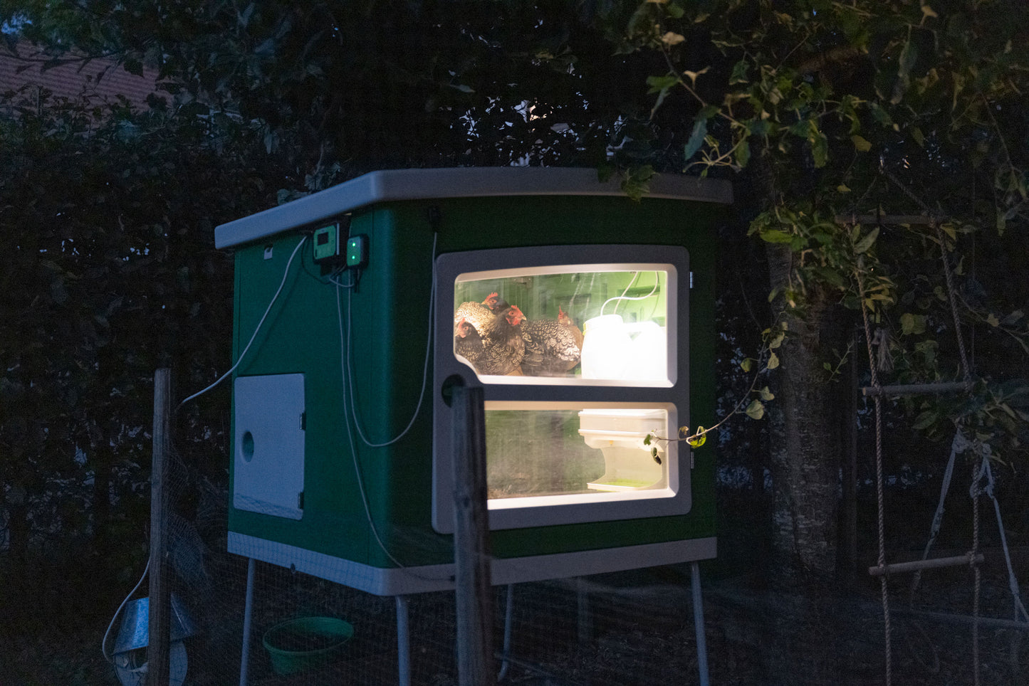 Mobile Coop - umetna masa 119X96x162 cm, 2 kartona