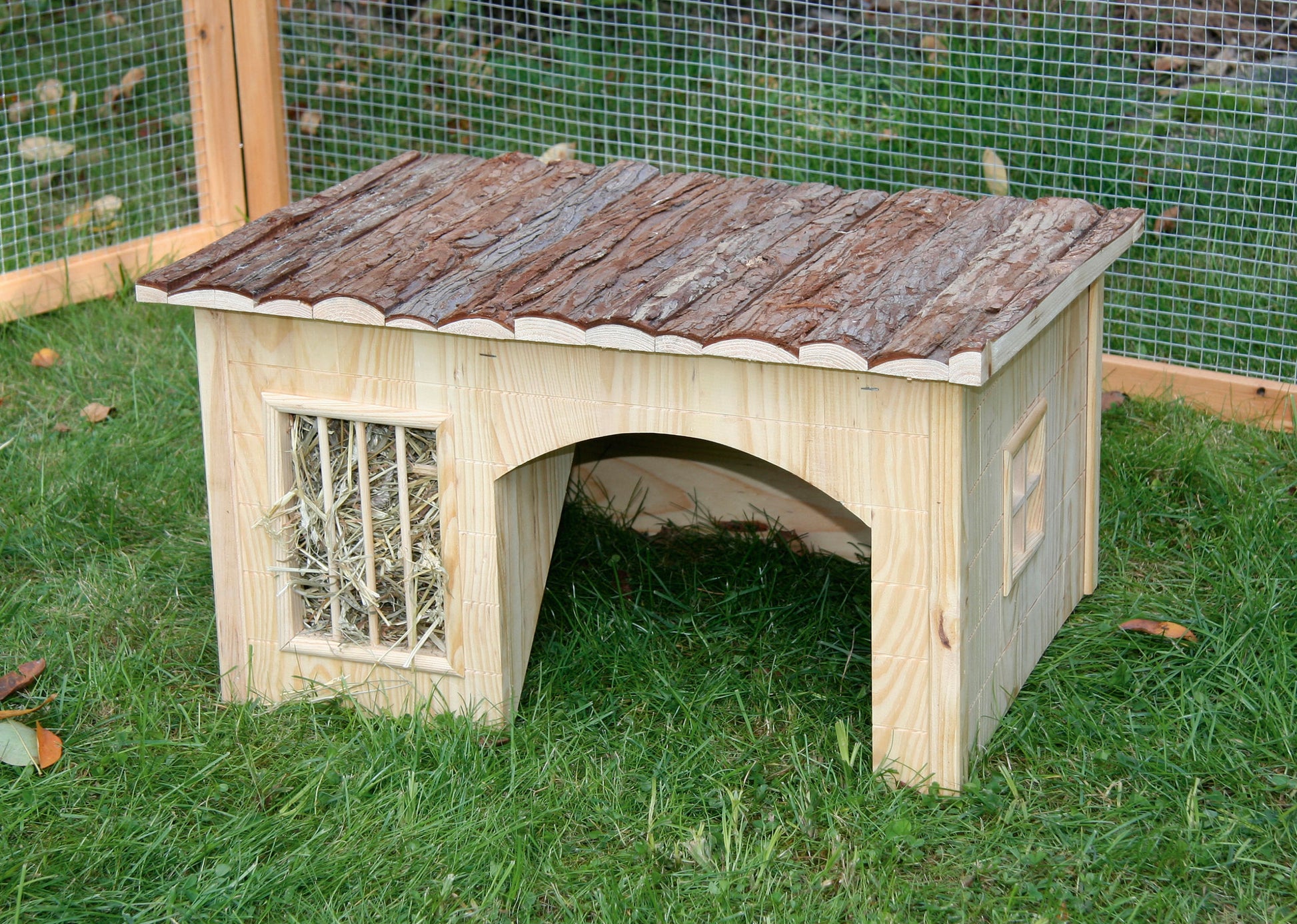 Hišica NATURE PLUS z jaslimi, 54 x 41 x 30 cm
