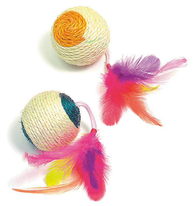 Sisal žoga s perjem in ropotuljo 6 cm barvno sort.