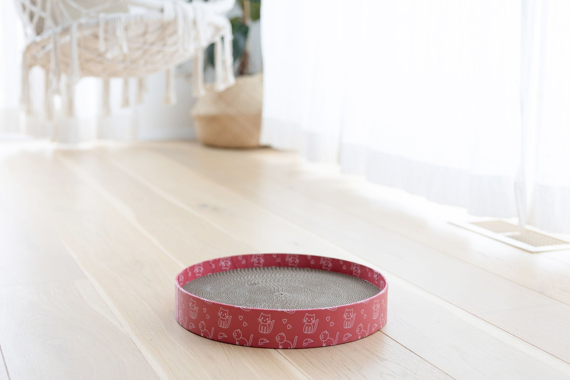 Praskalna postelja za mačke Ci kartona, rožnata, Ø34cm